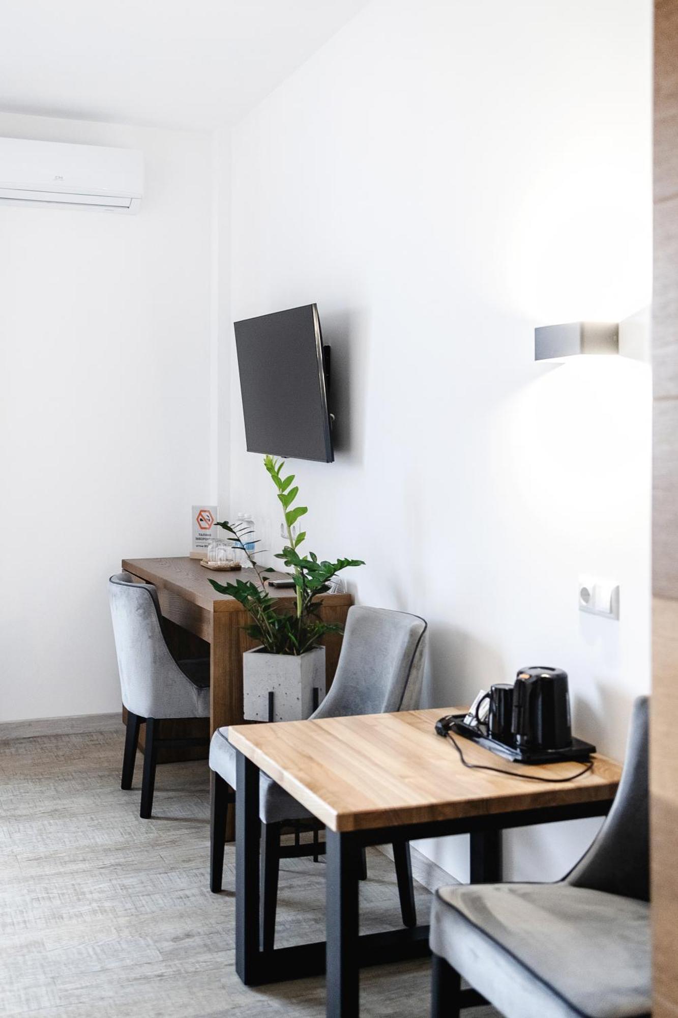 Otto Hotel-Restaurant Ровно Экстерьер фото