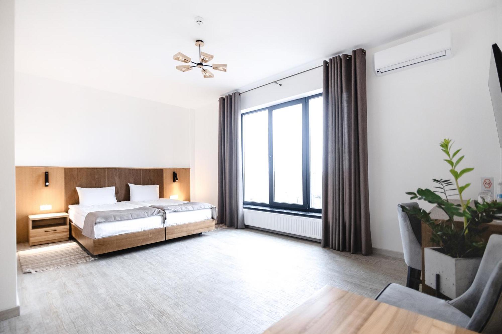 Otto Hotel-Restaurant Ровно Экстерьер фото