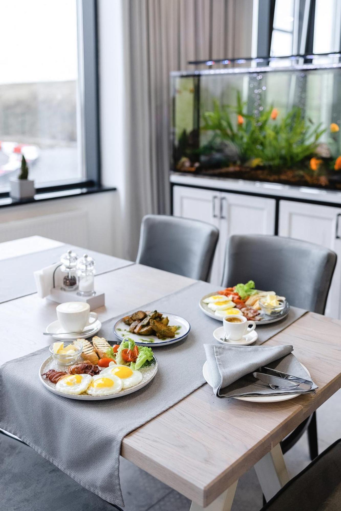Otto Hotel-Restaurant Ровно Экстерьер фото