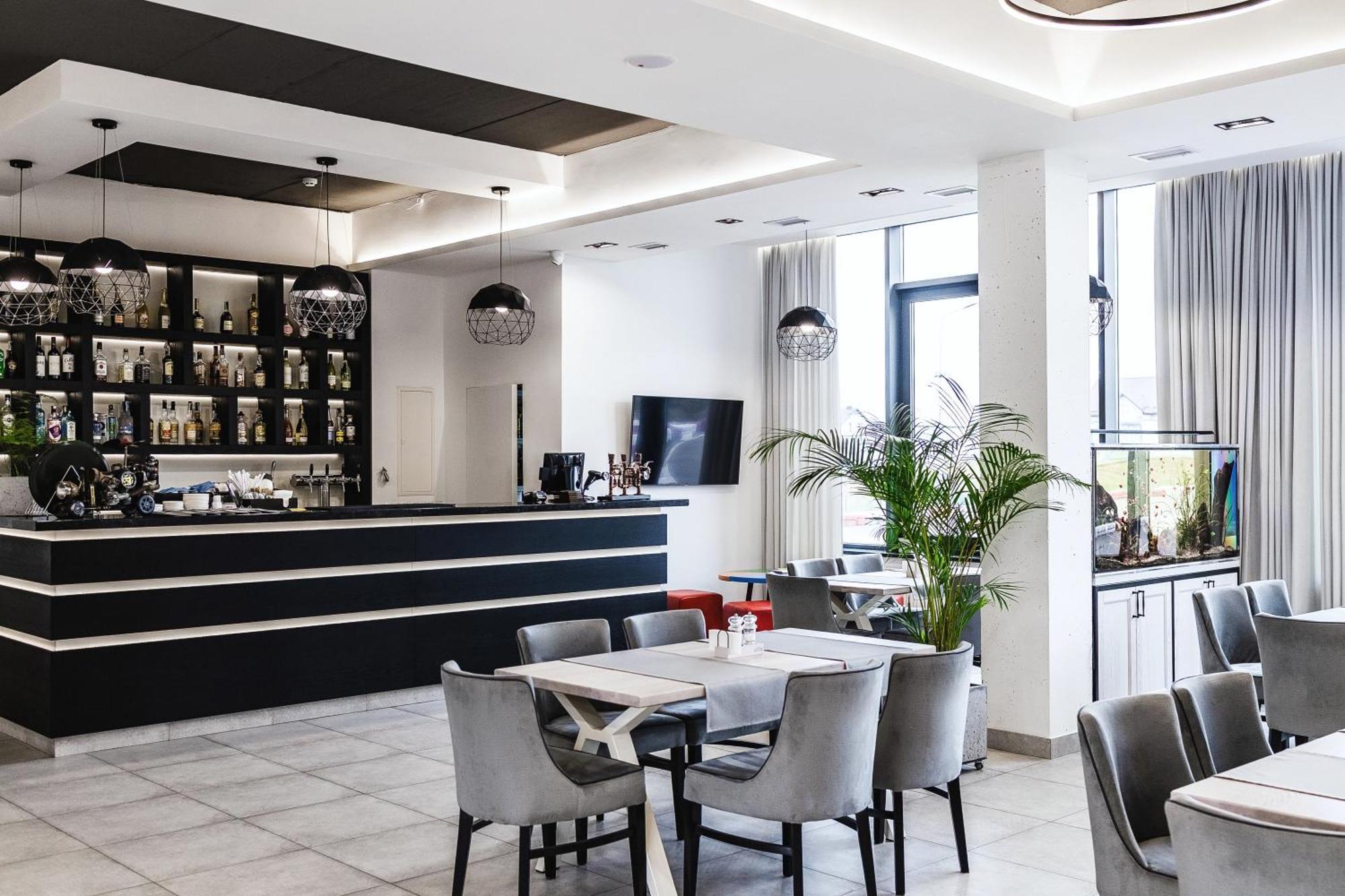 Otto Hotel-Restaurant Ровно Экстерьер фото