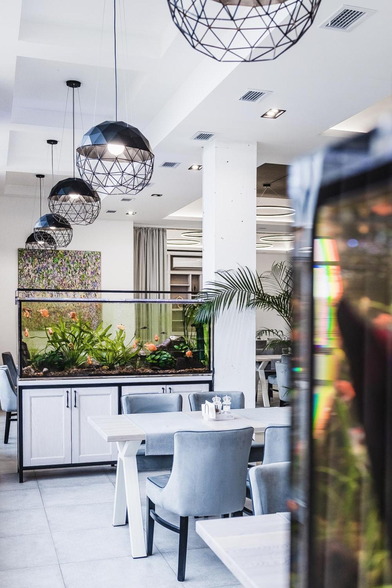 Otto Hotel-Restaurant Ровно Экстерьер фото