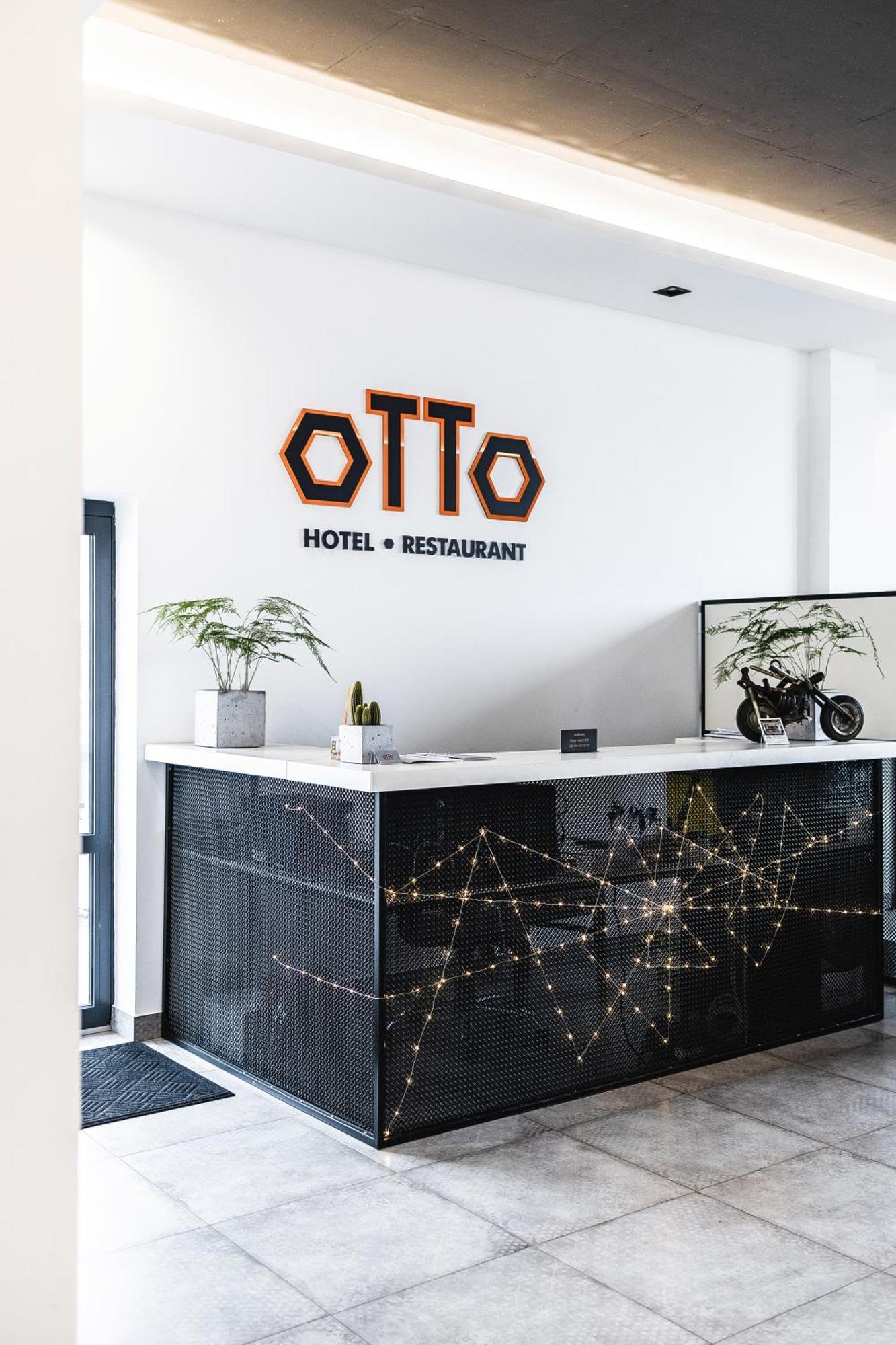 Otto Hotel-Restaurant Ровно Экстерьер фото