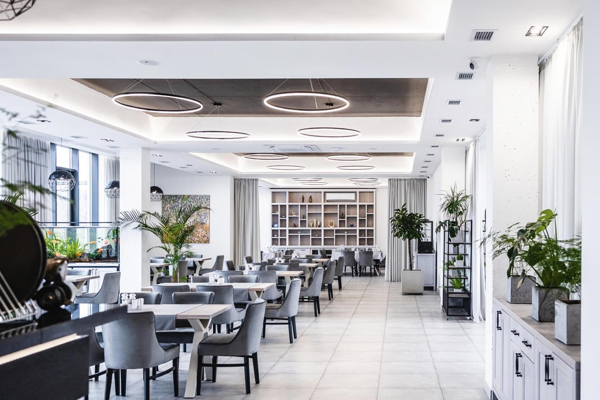 Otto Hotel-Restaurant Ровно Экстерьер фото