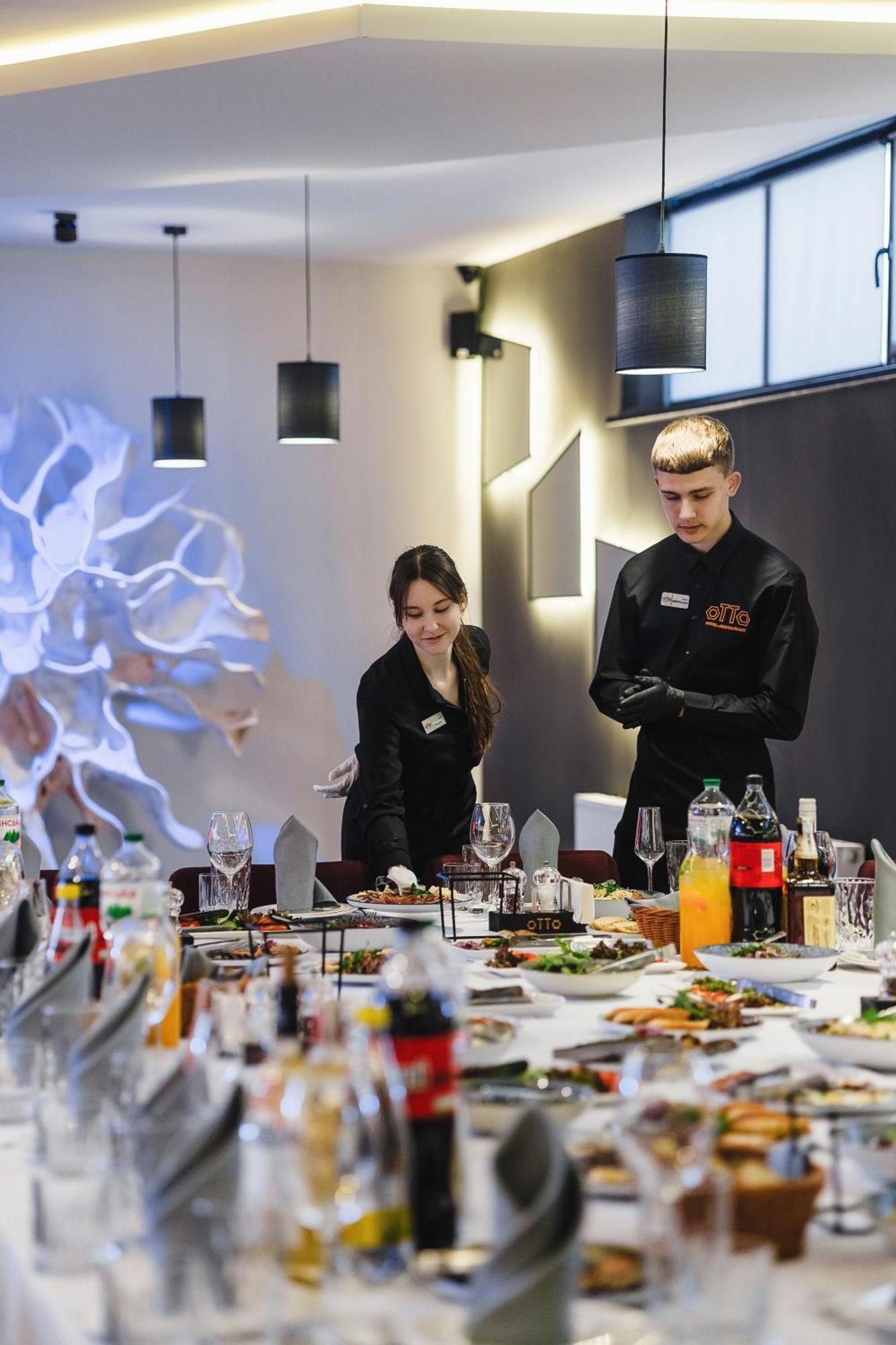 Otto Hotel-Restaurant Ровно Экстерьер фото